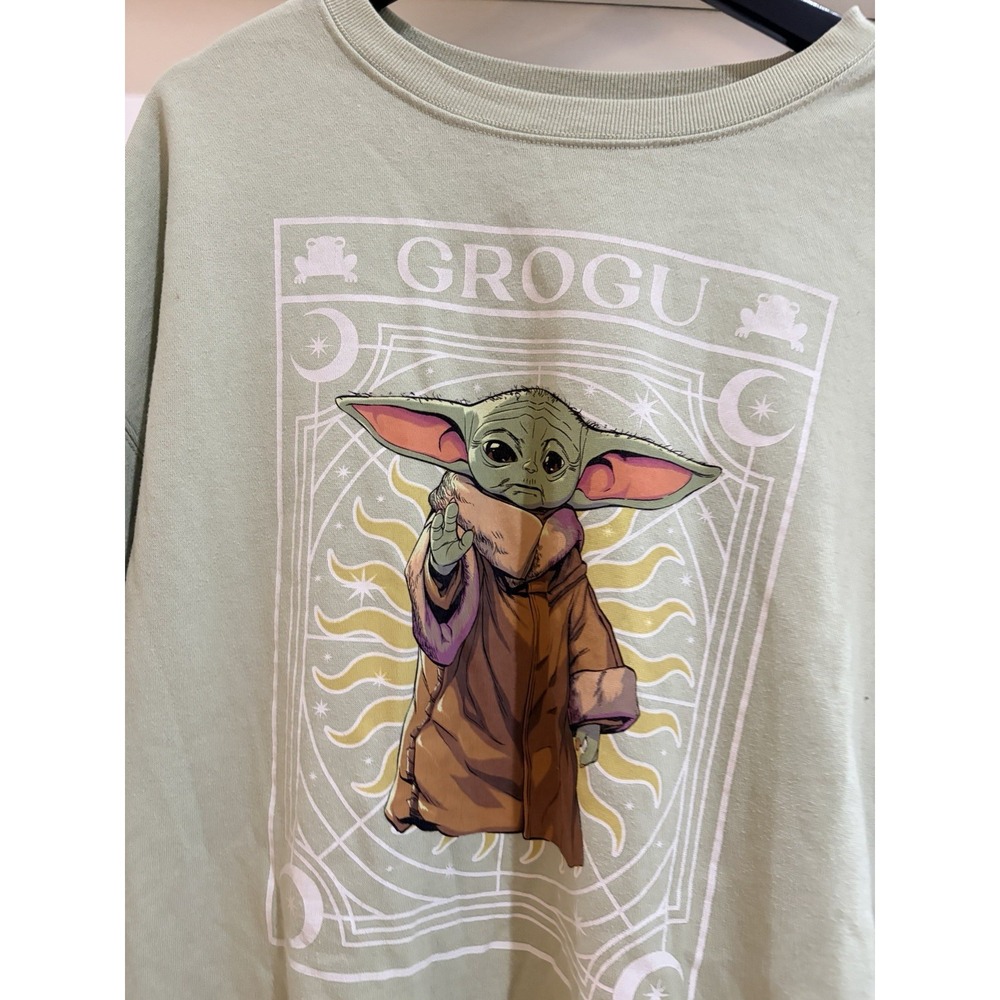 Star Wars Grogu Sweatshirt Mens Medium MD Green Baby Yoda Mandalorian